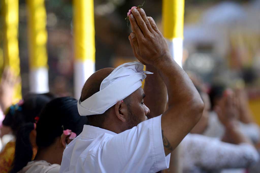 Selain bermakna memperingati kemenangan Dharma atas Adharma, Hari Suci Galungan yang diperingati umat Hindu setiap 210 hari sekali juga bermakna memberikan keheningan atas kemakmuran dan  kesejahteraan yang dilimpahkan Ida Sanghyang Widhi Wasa, Tuhan Yang Maha Esa.