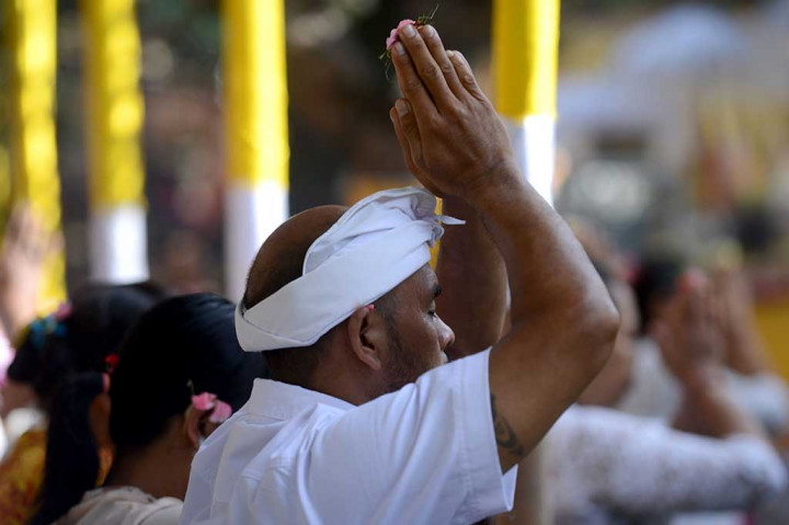 Selain bermakna memperingati kemenangan Dharma atas Adharma, Hari Suci Galungan yang diperingati umat Hindu setiap 210 hari sekali juga bermakna memberikan keheningan atas kemakmuran dan  kesejahteraan yang dilimpahkan Ida Sanghyang Widhi Wasa, Tuhan Yang Maha Esa.