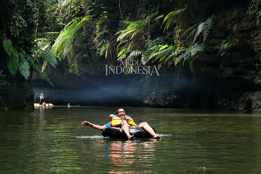 Sungai Gulamo berada di daerah kawasan PLTA Koto Panjang tepatnya di Desa Tanjung Alai, Kecamatan XIII Koto Kampar, Kabupaten Kampar Provinsi Riau. 