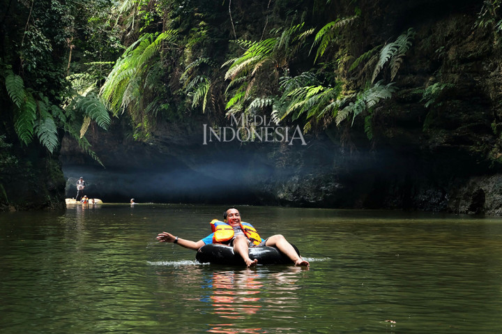 Sungai Gulamo berada di daerah kawasan PLTA Koto Panjang tepatnya di Desa Tanjung Alai, Kecamatan XIII Koto Kampar, Kabupaten Kampar Provinsi Riau. 