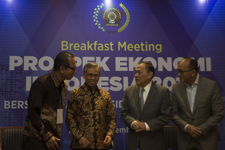 Diskusi tersebut juga membahas sejumlah isu ekonomi terkini, antara lain investasi dan kebijakan ekonomi terkait pertumbuhan ekonomi sebesar 5,01 persen pada kuartal I tahun 2017.