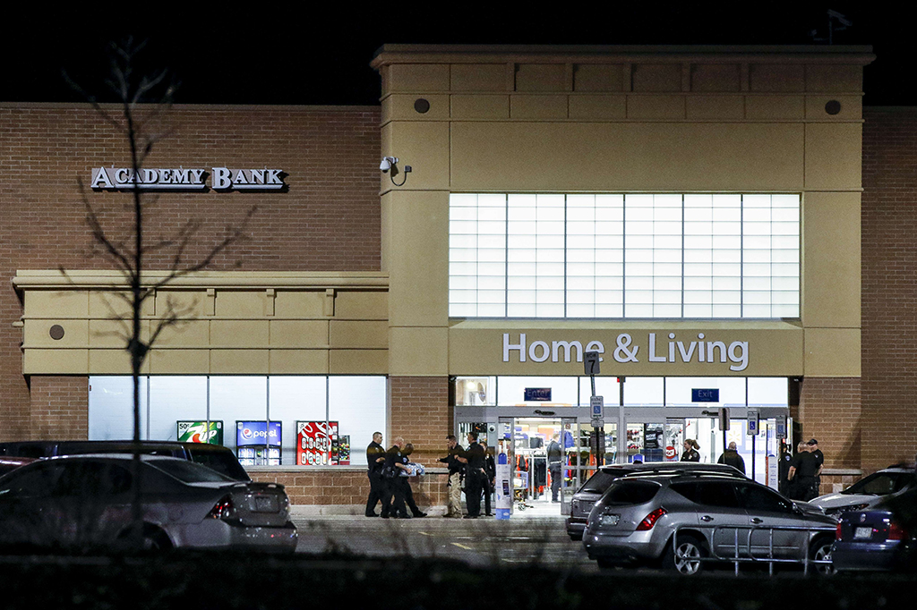 Satu orang korban meninggal terakhir diidentifikasi berjenis kelamin perempuan. Dia sempat dilarikan ke rumah sakit terdekat dan mendapatkan perawatan intensif. 