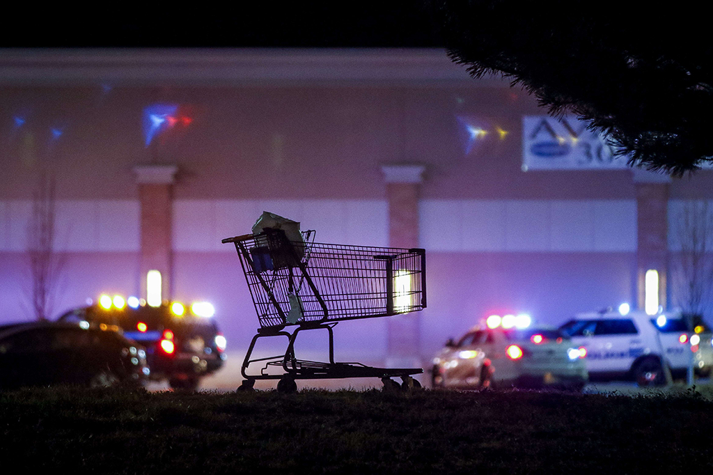 Sedikitnya tiga orang tewas dalam insiden tersebut.