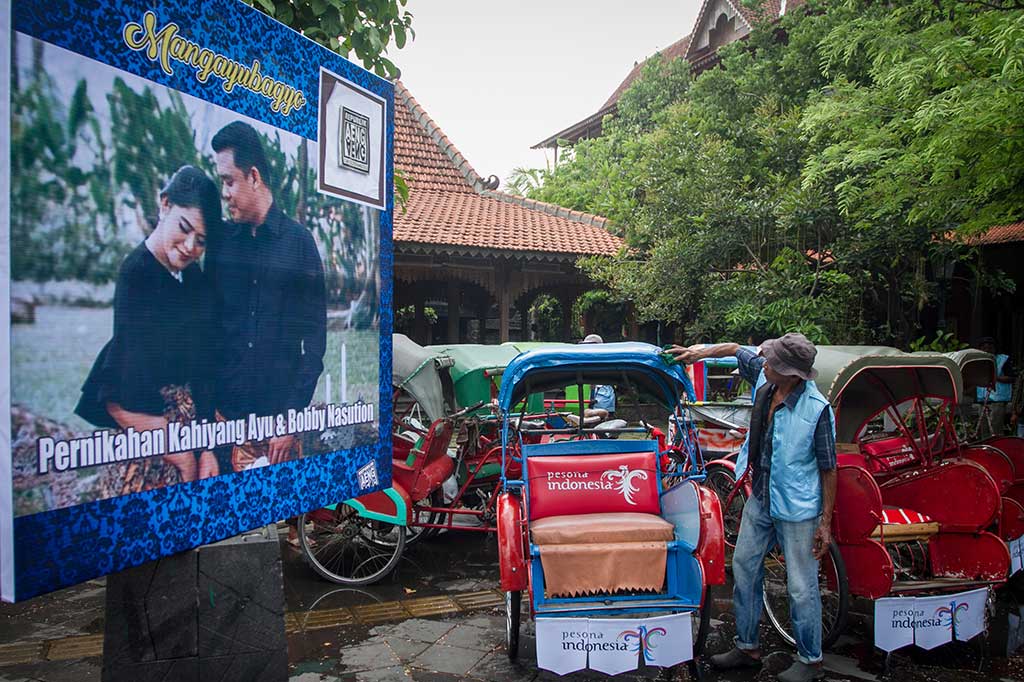 Sebanyak 50 becak yang tergabung dalam  Forum Komunikasi Keluarga Becak (FKKB) Kota Solo akan dilibatkan untuk mengantar tamu undangan pernikahan Kahiyang Ayu dan Bobby Nasution.