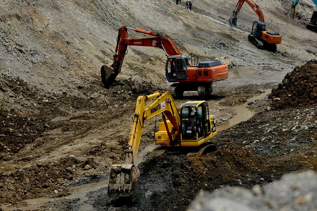 Proyek waduk berkapasitas 9,26 juta meter kubik air dengan luas 132 hektare itu ditargetkan selesai pada 2018 untuk segera difungsikan sebagai pengendali banjir, mengairi ribuan hektar sawah, sumber penyuplai air baku, pembangkit listrik sekaligus menjadi area wisata baru.