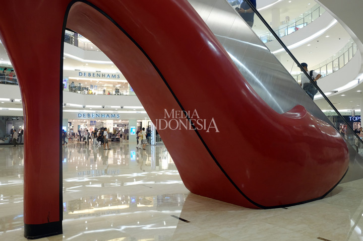 Wakil Presiden Direktur PT Agung Podomoro Land Tbk, Indra Wijaya Antono, menjelaskan tidak ada masalah dengan Senayan City setelah kepergian Debenhams. Pasalnya, sudah ada beberapa ritel yang akan mengganti Debenhams.