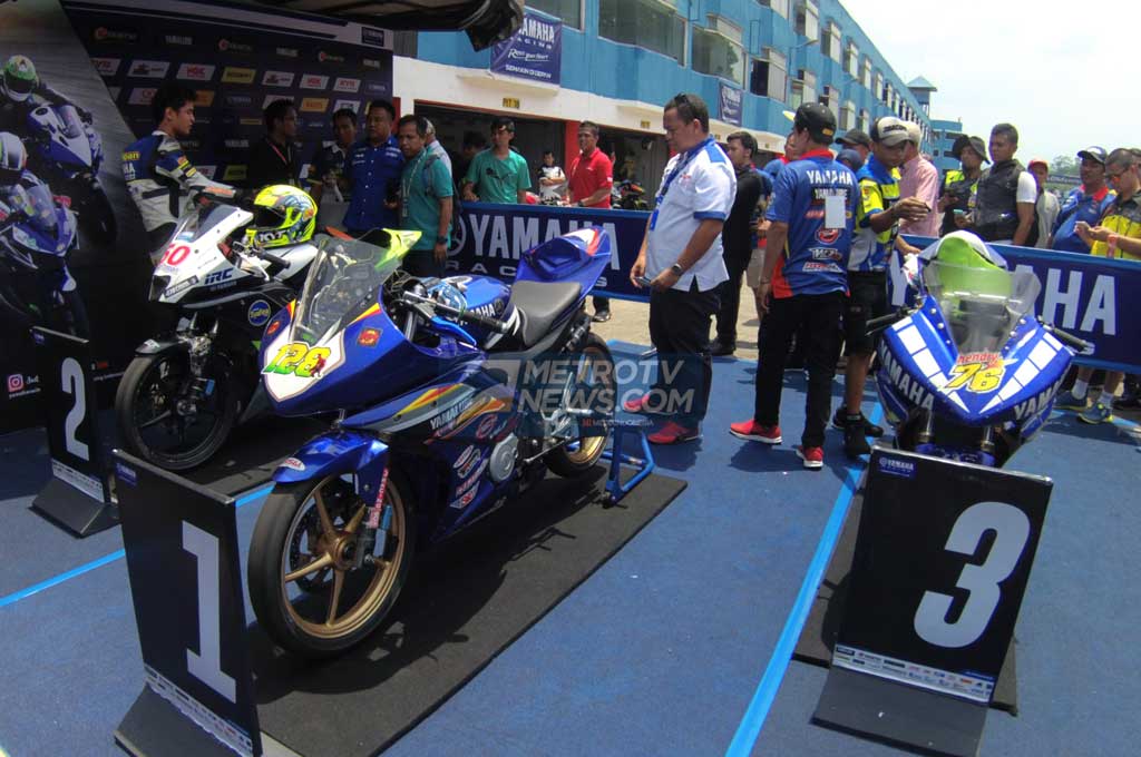 Suasana parc ferme yang menjadi tempat berkumpulnya tiga pembalap yang finish di podium. (MTVN/Ahmad Garuda)