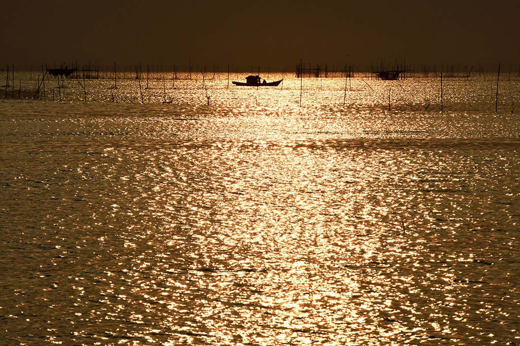 Keindahan dari Tanjung Lesung tersebut membuat pemerintah menetapkan kawasan tersebut menjadi Kawasan Ekonomi Khusus (KEK) Pariwisata di Provinsi Banten.