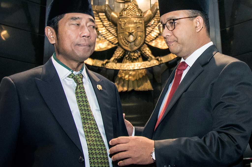 Anies Baswedan berbincang dengan Abraham Lunggana.
