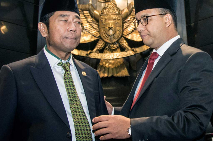 Anies Baswedan berbincang dengan Abraham Lunggana.