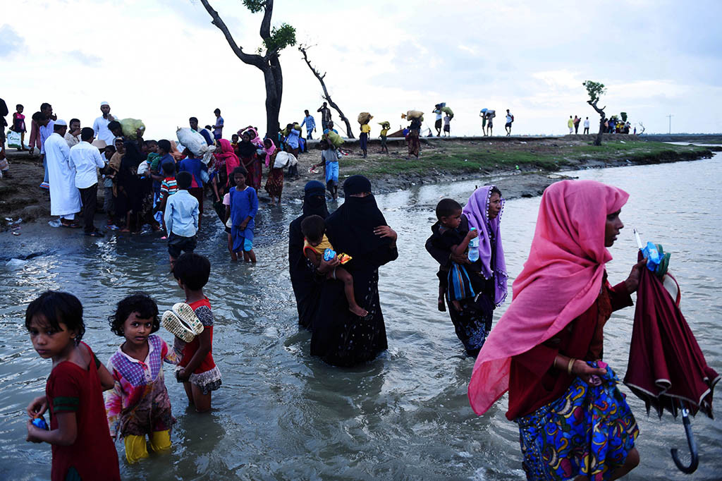 Eksodus lebih besar kembali terjadi saat 25 Agustus lalu, pemerintah Myanmar melakukan operasi militer di kawasan Rakhine dengan dalih untuk melakukan balasan terhadap serangan Tentara Penyelamatan Rohingya Arakan (ARSA) yang menyerang sejumlah pos polisi.