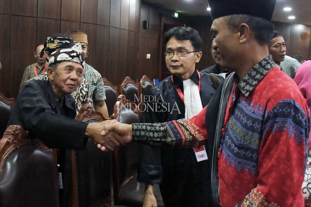 Dengan dikabulkannya permohonan uji materi tersebut, status penganut kepercayaan dapat dicantumkan dalam kolom agama di KK dan KTP. MI/M Irfan