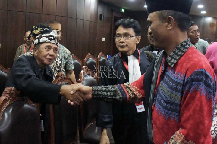 Dengan dikabulkannya permohonan uji materi tersebut, status penganut kepercayaan dapat dicantumkan dalam kolom agama di KK dan KTP. MI/M Irfan