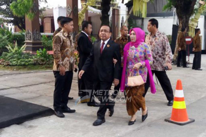 Mensesneg Pratikno beserta istri datang ke pernikahan putri Presiden Joko Widodo, Kahiyang Ayu dengan Bobby Nasution. MTVN/Pythag Kurniati