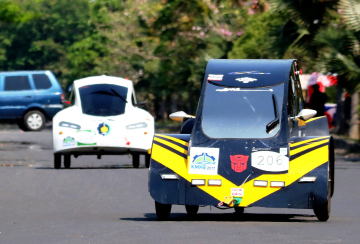 Kontes Mobil Hemat Energi (KMHE) 2017 diikuti 77 tim peserta dari 43 perguruan tinggi se-Indonesia. 