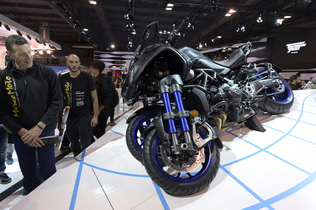 Yamaha Niken. Skuter matik beroda tiga akhirnya masuk dalam line-up Yamaha yang semakin serius menggarap biker kelas atas. 
