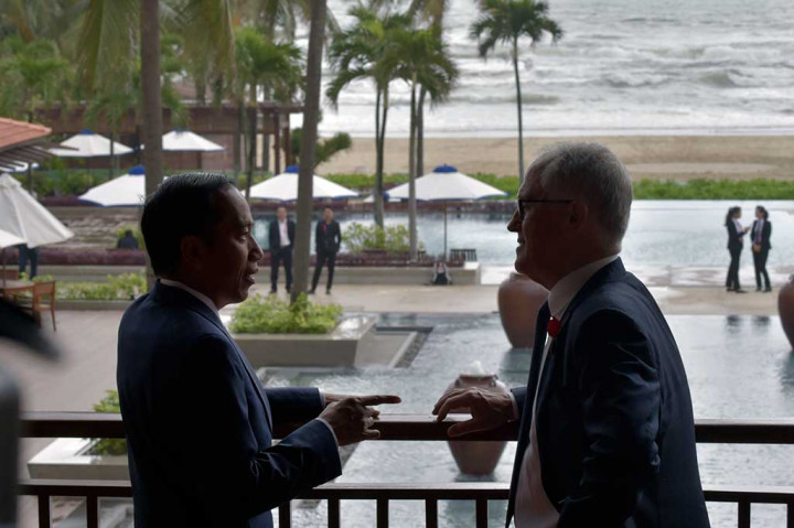 Presiden Jokowi melakukan pertemuan bilateral dengan PM Australia Malcolm Turnbull di Da Nang, Vietnam. Ada empat hal yang dibahas dalam pertemuan tersebut, di antaranya berkaitan dengan Rakhine State. PM Australia meminta Indonesia tetap berperan aktif mencari solusi terhadap permasalah kemanusiaan yang dialami etnis Rohingya di Rakhine, Myanmar.