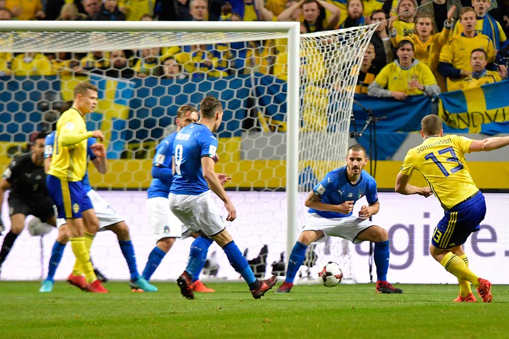 Swedia memecah kebuntuan pada menit ke-61. Empat menit masuk menggantikan Albin Ekdal, tembakan Jakob Johansson terdefleksi pemain belakang Italia dan mengecoh Gianlugi Buffon. Bola pun masuk ke gawang.