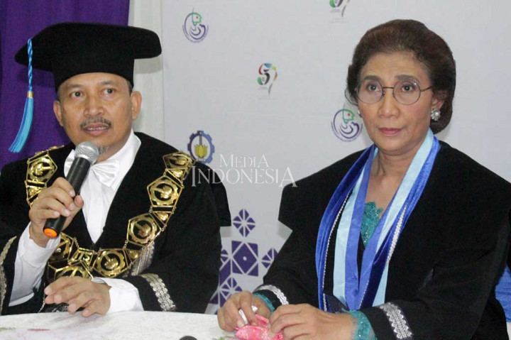 Prof Joni mengungkapkan Menteri Susi adalah orang ketiga yang mendapatkan gelar Dr HC sejak 57 tahun lalu. Hal itu menunjukkan ITS cukup selektif dalam memberikan gelar tersebut. 