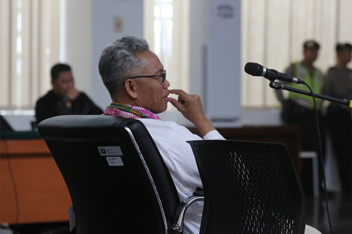 Majelis Hakim Pengadilan Negeri Bandung memvonis hukuman 1 tahun 6 bulan penjara terhadap terdakwa Buni Yani. Vonis ini lebih rendah dari tuntutan Jaksa Penuntut Umum, yakni 2 tahun penjara.