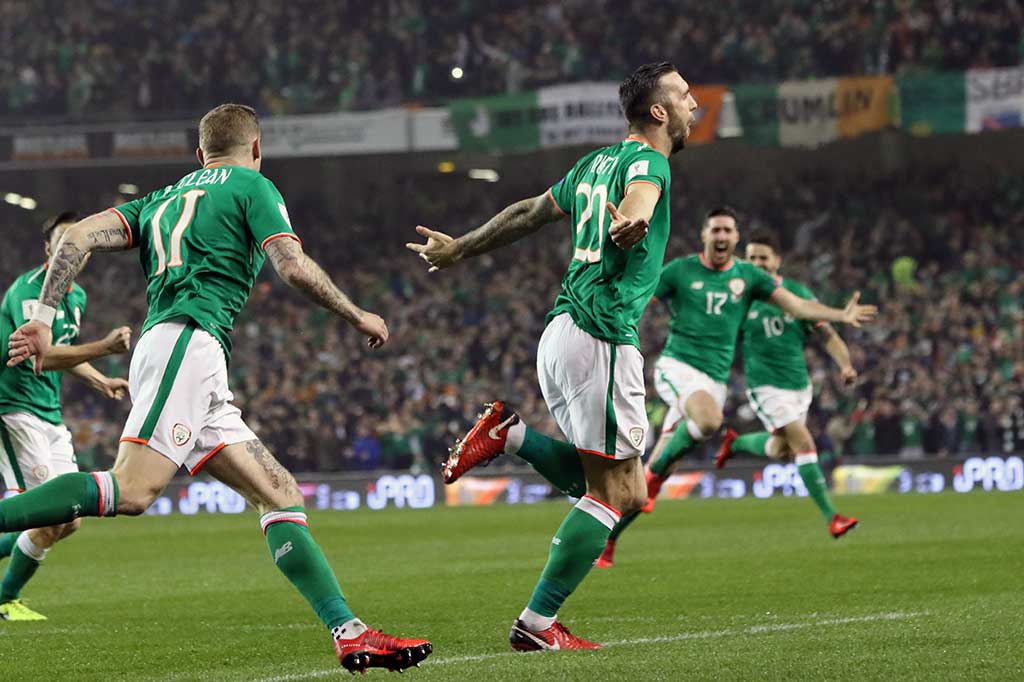 Denmark tertinggal terlebih dahulu saat laga baru berjalan enam menit, setelah pemain tuan rumah Shane Duffy memanfaatkan kemelut di depan gawang Kasper Schmeichel.