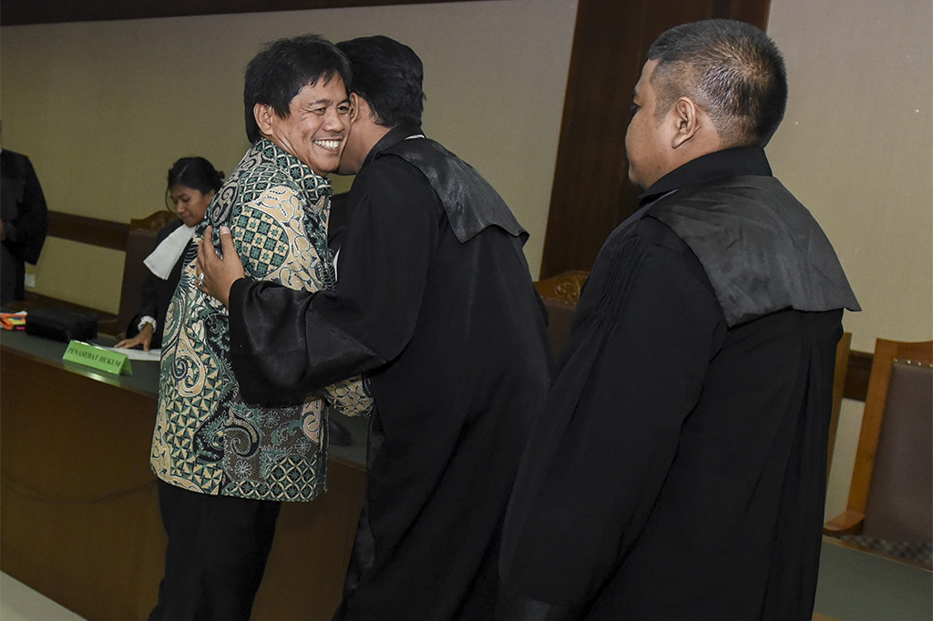 Hakim menilai Musa terbukti menerima suap Rp 7 miliar terkait proyek pembangunan jalan wilayah Balai Pelaksana Jalan Nasional (BPJN) IX Maluku dan Maluku Utara, di Kementerian Pekerjaan Umum dan Perumahan Rakyat (PUPR).
