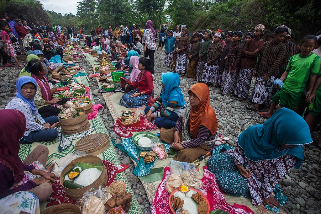 Uniknya Tradisi Kembul Sedulur Sewu di Kulon Progo - Medcom.id