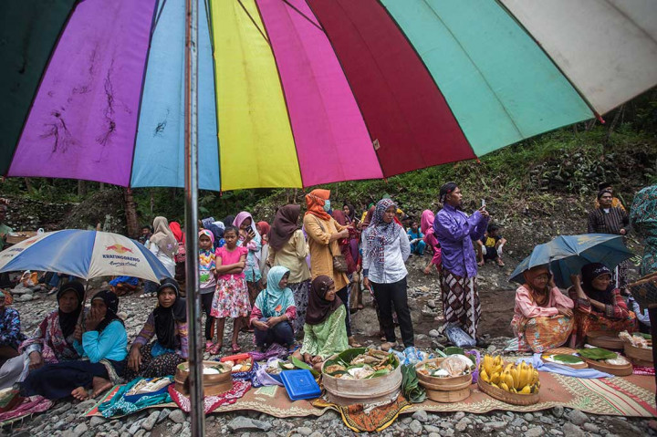 Acara budaya kembul sedulur sewu atau makan bersama seribu saudara serta pencucian kuda lumping tersebut diikuti oleh ratusan warga dari berbagai golongan. Tradisi tersebut sebagai simbol syukur warga atas rejeki dari Tuhan. 