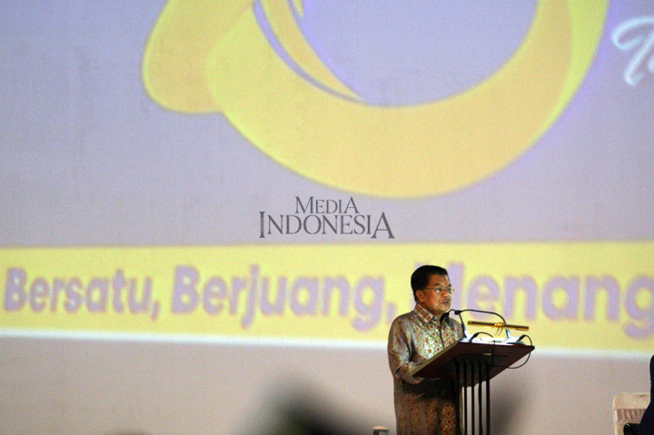 Wapres JK menyampaikan pidato tentang wawasan kebangsaan dan NKRI, saat menjadi pengisi materi di depan ribuan kader Partai NasDem.