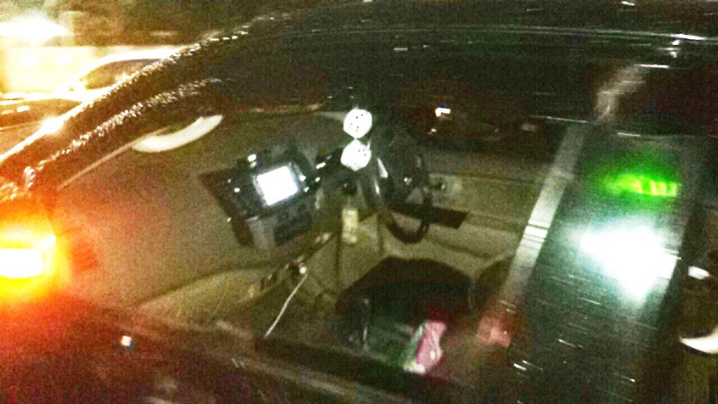 Dua airbag tidak mengembang dan kaca depan masih utuh. Setya Novanto yang duduk di kabin tengah mengalami cidera di kepala dan dikhawatirkan gegar otak.