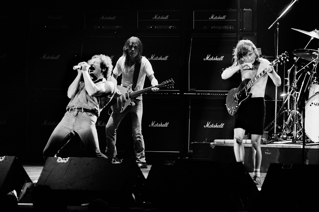 Gitaris AC/DC Malcolm Young Meninggal Dunia - Medcom.id