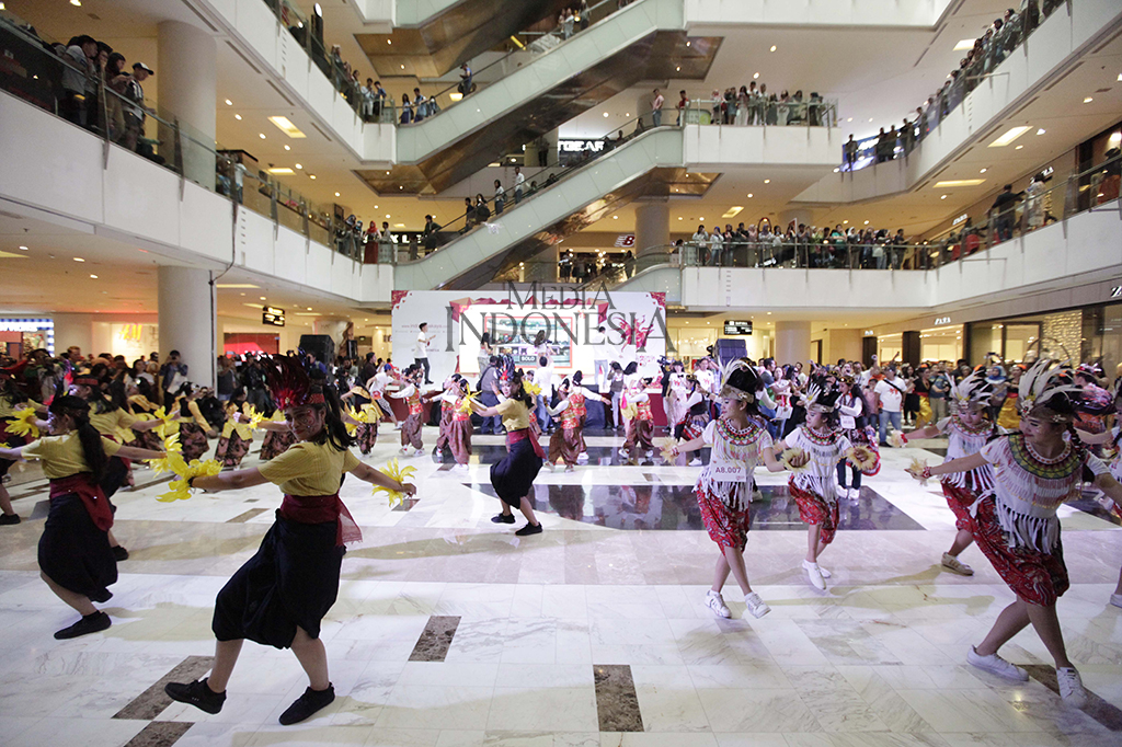 Di Jakarta, Indonesia Menari berlangsung di Atrium East Mall Grand Indonesia, Thamrin, Jakarta Pusat.

