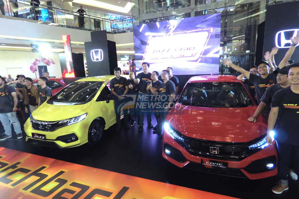 Selain mobil-mobil modifikasi, Honda Prospect Motor juga menghadirkan mobil unggulan mereka di segmen hatchback yaitu Honda Jazz dan All New Civic. MTVN/Ahmad Garuda