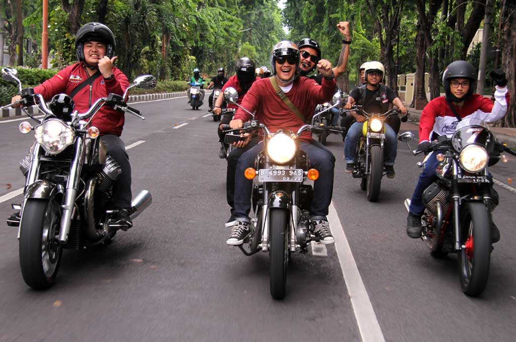 Touring dari kota-kota tertentu sudah jadi rutinitas para maniak custom bike sebelum menghadiri acara puncak custom bike show di Surabaya. (SM)