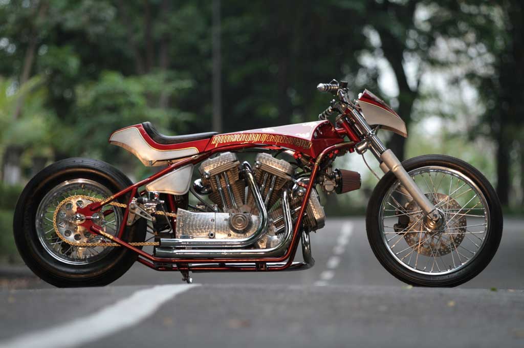 Iconic bike yang dibangun oleh tim Majapahit terdiri dari M. Yusuf Adib (Psycho Engine Purwokerto), lalu builder kenamaan Jepang, Kaichiroh Kurosu (Cherrys Company) dan ketiga adalah Lulut Wahyudi (Retro Classic Cycle Jogja). SM