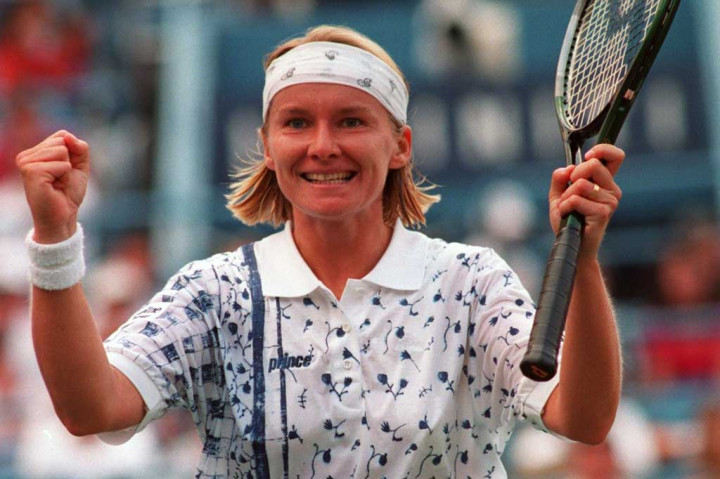 Novotna menjadi pemain nomor 1 dunia ganda putri pada 1990 dan tunggal putri ranking 2 dunia pada 1997. Dia masuk International Tennis Hall of Fame pada 2005. AFP/Clive Brunskill