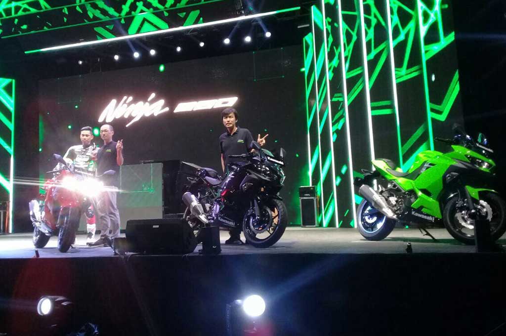 Peluncuran Kawasak Ninja 250 terbaru yang sudah lama ditunggu-tunggu para pecinta Kawasaki di Indonesia. Motor ini diklaim punya tenaga yang lebih dahsyat dan bobot yang lebih ringan dari generasi sebelumnya. 