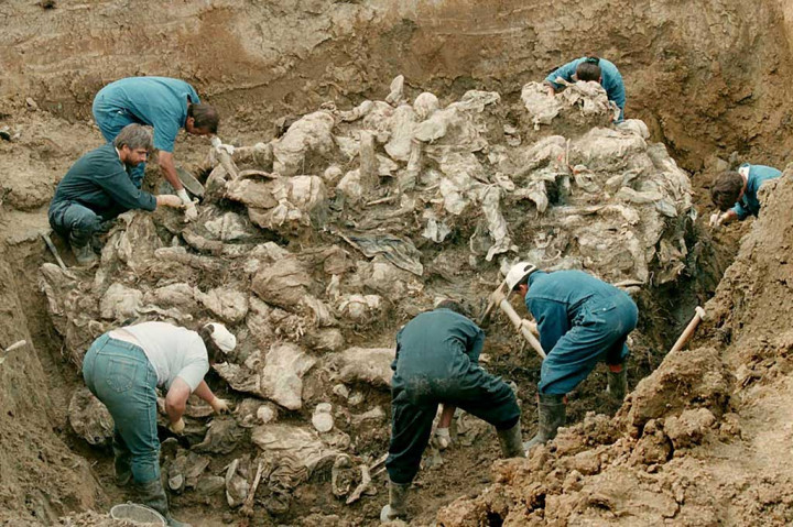 Pembunuhan pria dan remaja di Srebrenica yang terjadi setelah mereka dipisahkan dari perempuan, adalah salah satu kejahatan kemanusiaan terburuk di Eropa sejak Perang Dunia II berakhir. AFP/Odd Andersen