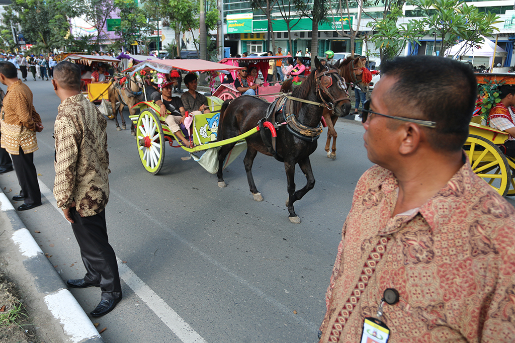 Kirab kereta kencana dan iring-iringan Gordang Sambilan akan memeriahkan acara 