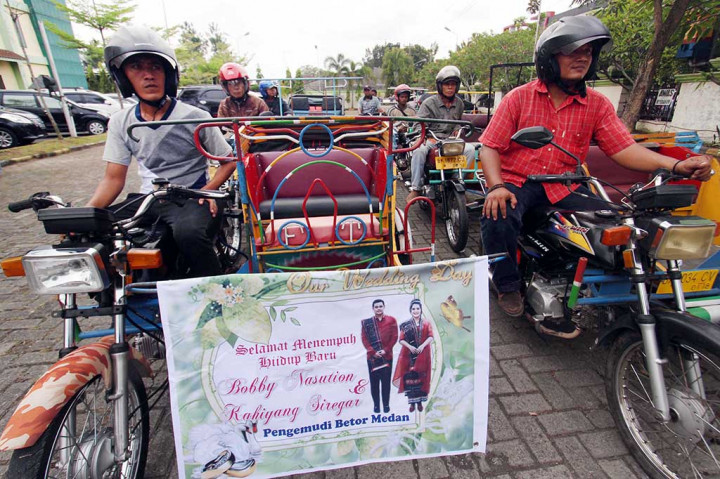 Selain mobil dan bus, sebagian tamu akan menggunakan betor yang merupakan ikon Kota Medan untuk menuju ke tempat acara pernikahan Kahiyang Ayu-Bobby Nasution di Bukit Hijau Residence Setia Budi. ANTARA/Septianda Perdana