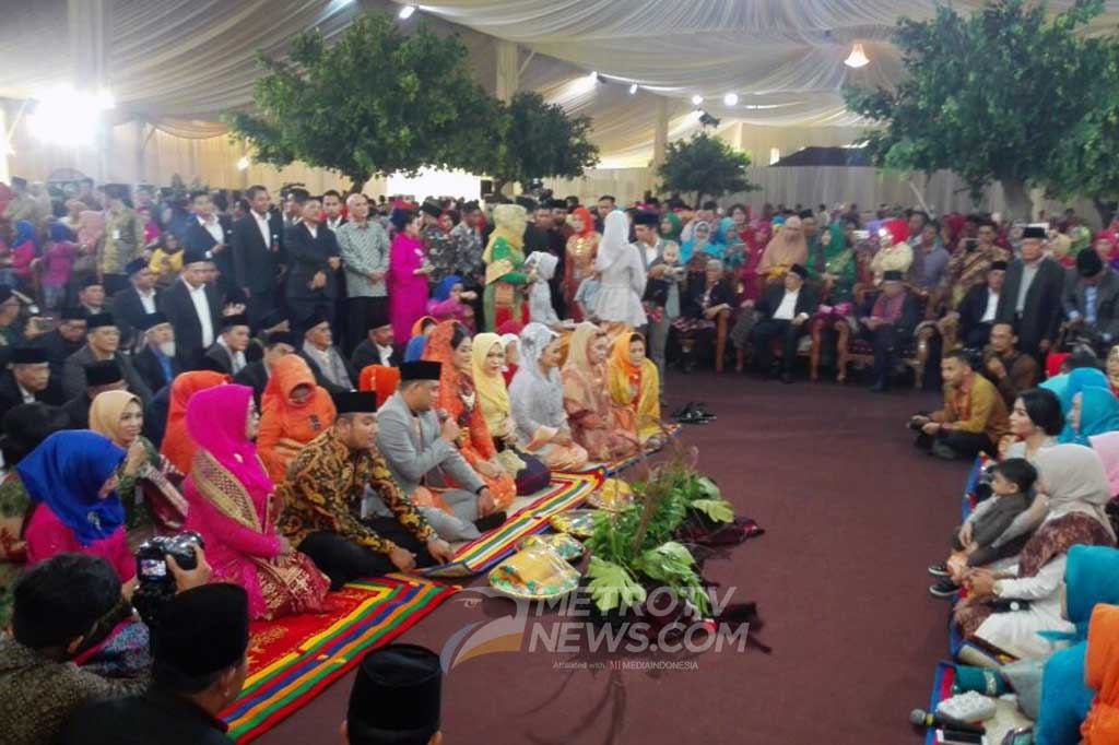 Bobby Nasution dan Kahiyang Ayu hadir sekitar pukul 11.00. Keduanya duduk bersama para tetua adat serta tamu undangan. Kahiyang mengucapkan terima kasih untuk kedatangan keluarga, dan berharap oleh-oleh yang dibawa bisa diterima dan menjadi penyemangat mereka dalam berkeluarga. Bobby juga mengucapkan terima kasih untuk kedatangan Uda dan Nanguda serta keluarga besar.