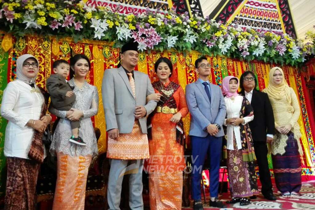 Gibran Rakabuming Raka, kakak Kahiyang, ikut hadir beserta istri Selvi Ananda dan putra mereka Jan Ethes Narendra.