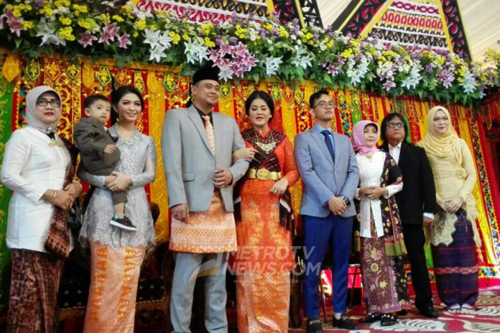 Gibran Rakabuming Raka, kakak Kahiyang, ikut hadir beserta istri Selvi Ananda dan putra mereka Jan Ethes Narendra.