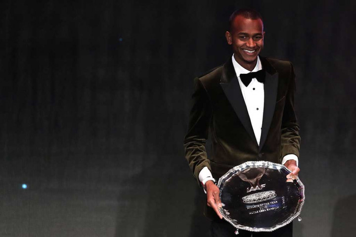 Atlet asal Qatar Barshim, 26, tidak terkalahkan dalam 11 kompetisi pada 2017, meraih medali emas di kejuaraan dunia dan menjuarai Diamond League.