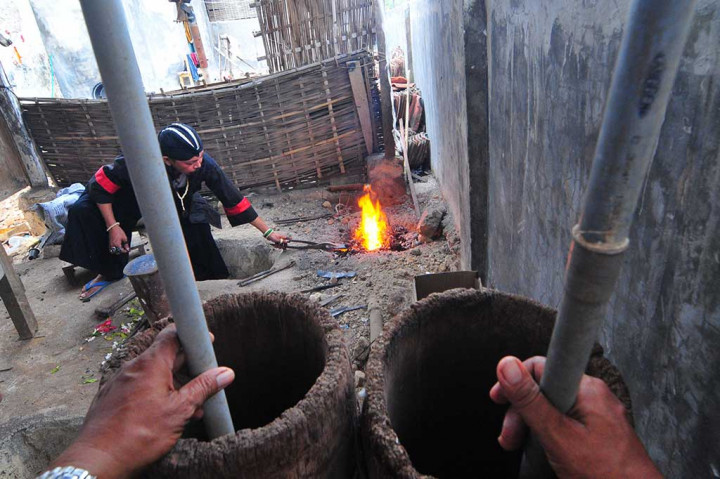 
Desa ini masih mempertahankan budaya sejak zaman Kerajaan Sumenep. Dahulu para raja Madura mempercayakan pembuatan keris dan senjata untuk prajurit dari desa ini. 

Namun seiring berkembangnya waktu, pembuatan keris yang semula hanya berdasarkan pesanan untuk keris pusaka dan senjata sekarang berkembang pada pembuatan keris hias dan untuk suvenir yang dipasarkan hingga ke penjuru dunia. 
