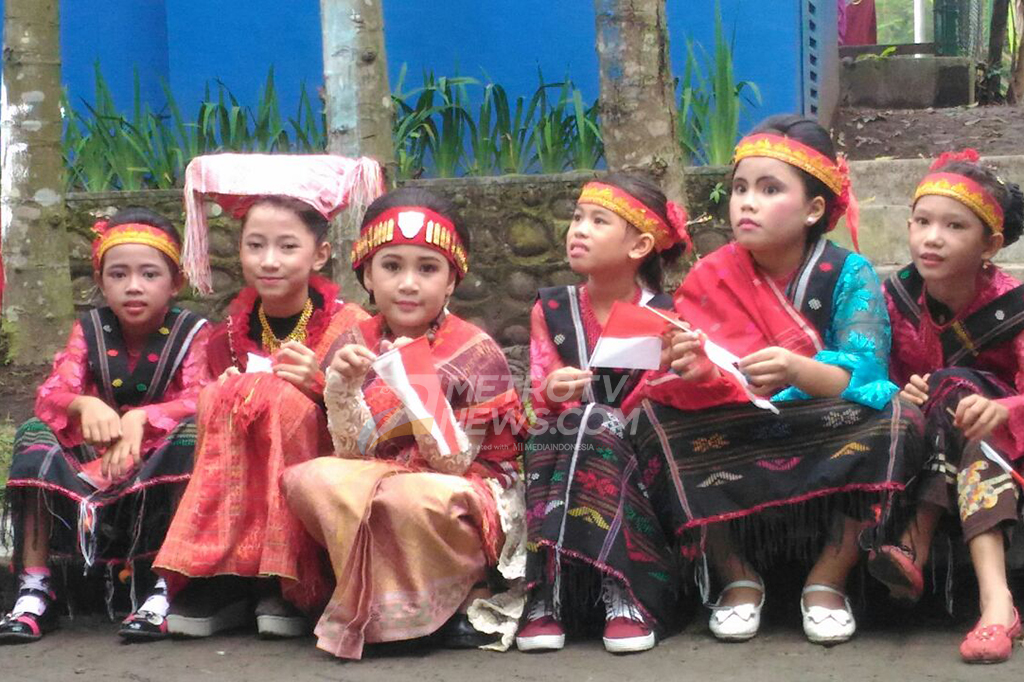 Para siswa sengaja diajak karena diminta hadir oleh panitia. Kehadiran para pelajar diharapkan bisa memotivasi para siswa untuk menggapai cita-cita mereka.