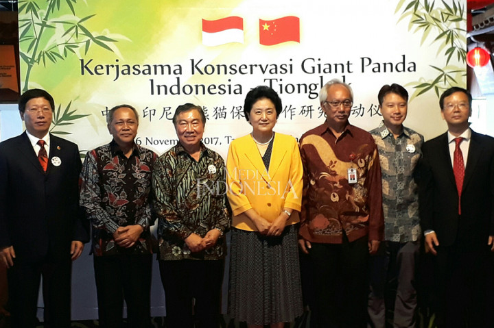 Dalam acara yang sama, Direktur Taman Safari Indonesia Jansen Manansang menyatakan kerja sama konservasi antara Indonesia dan China ini adalah kesempatan untuk saling bertukar informasi.
