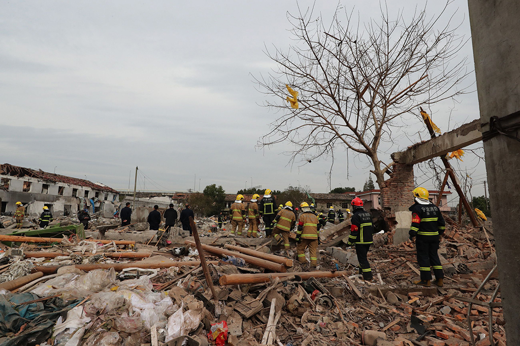 Ledakan tersebut terjadi pada Minggu (26/11) pukul 08.50 waktu setempat. Selain 2 orang tewas, 2 orang juga mengalami luka serius, dan 16 lainnya mengalami luka ringan.