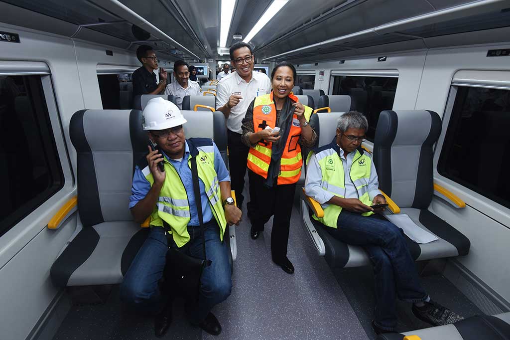 Saat meninjau Stasiun Bandara, Rini mengaku puas dengan progres pembangunan yang sudah mencapai 97,75%. Ia meminta agar prasarana dalam stasiun, seperti jembatan 'connecting bridge'dan 'shelter integrated building' bisa dipercepat.