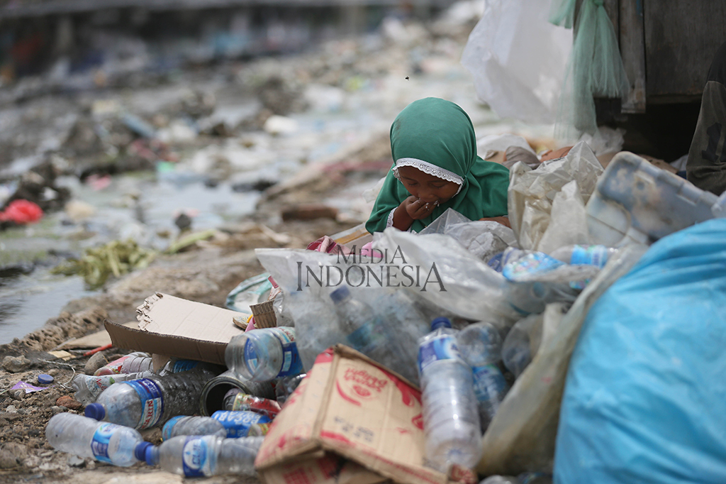Menyikapi fakta tersebut, Kementerian Pemberdayaan Perempuan dan Perlindungan Anak mengingatkan peran penting keluarga dan masyarakat dalam mencegah anak putus sekolah dan berada di jalanan yang rentan akan kasus kekerasan.
